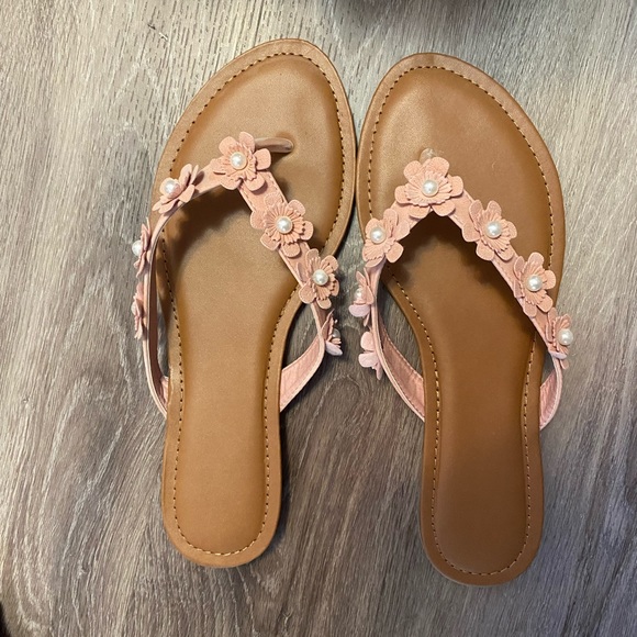 Shoes - ‼️‼️LAST CALL‼️‼️Cute pink floral motif flip flops